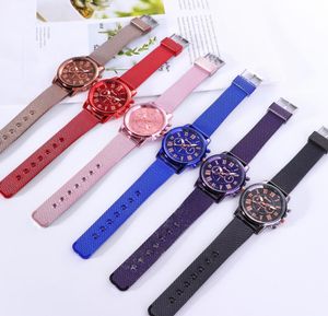 tout nouveau créatif PVC Soft Rubber Band Geneva Watch Student Ladies Rose Gold Down Robe Quartz Quartz Wrist Watches7319250