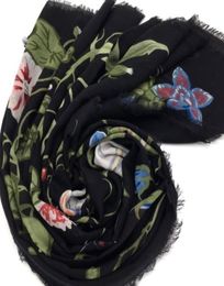 Entièrement nouveau design Women039s CARRAVES SLACES IMPRESSION FLORAL 100 CASHMERE BONNE QUALLE COULEUR NOIR Taille 130cm 130cm3589384