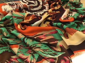 Toute nouvelle bonne qualité 50 soie 50 laine matériel imprimé motif de tigre floral foulards carrés pour les femmes taille 130cm 130cm6554396