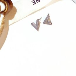 Novos brincos de diamantes de zircônia letra V pequenos de designer de moda ins para mulheres meninas ouro prata9599446