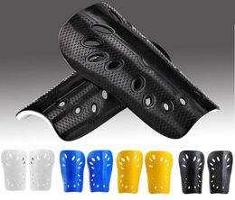 Hele nieuwe voetbalvoetbal Shin Guards Pads Light Leg Soft Sports Guard Ankle Joint Support2983096