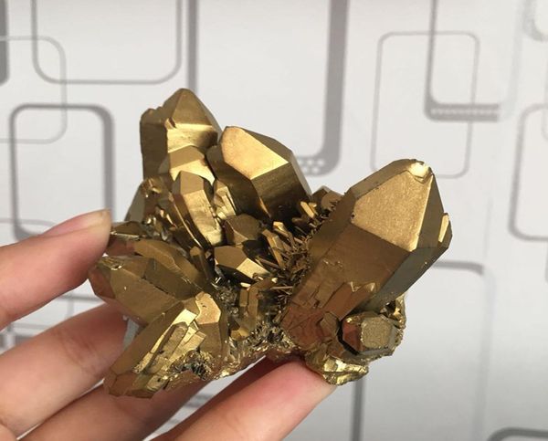 Entièrement rare nouveau Natural Golden Quartz Cluster Cluster Aura Quartz Crystal Titanium Bismuth SILICON SPECHEMEN3721012