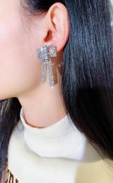 Style Ins Fashion Designer de luxe Super Diamonds Smelling Zircon Belle boucles d'oreilles de goujon à arc pour filles 47870017552375