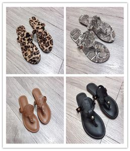 Hele zomermerk ontwerper dames slippers slipper mode echte lederen glijbanen sandalen metalen ketting dames casual schoenen5375138