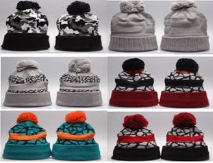 Bonsieurs d'hiver entiers chapeaux en tricot personnalisés sports d'hiver Capes chaudes chaudes femmes hommes populaires mode hiver CAP10000 Styles à P5821392