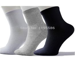 Chaussettes masculines de qualité en toute qualité sport basket-ball longs chaussettes en coton mâle de printemps d'été à la course cool soild en mailles pour toute taille8896811