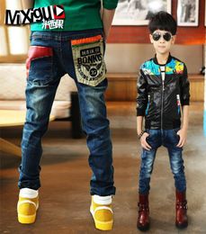 Wholepantalones 2015 nouveaux vêtements coréens pour enfants et garçons de sport enfants déchirés jeans taille élastique noir gros vêtements8265416