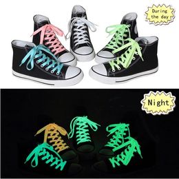 Vente en gros 1 M 200 PCS / 100 paires de lacets de baskets lumineux de couleur vive Glow lacets de chaussures lumineux fluorescents lacets de bottes Ref fre