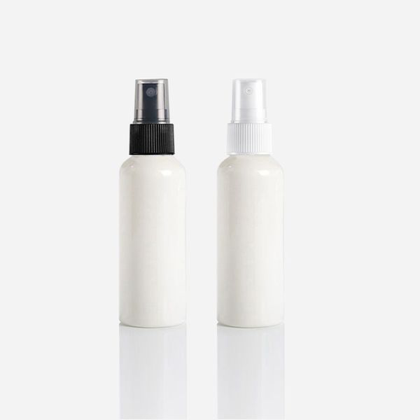 Bouteille cosmétique vide en plastique de jet d'eau blanche de 100 ml X 100, bouteille de parfum de récipient de pompe de pulvérisateur de brume de parfum de 100cc en gros