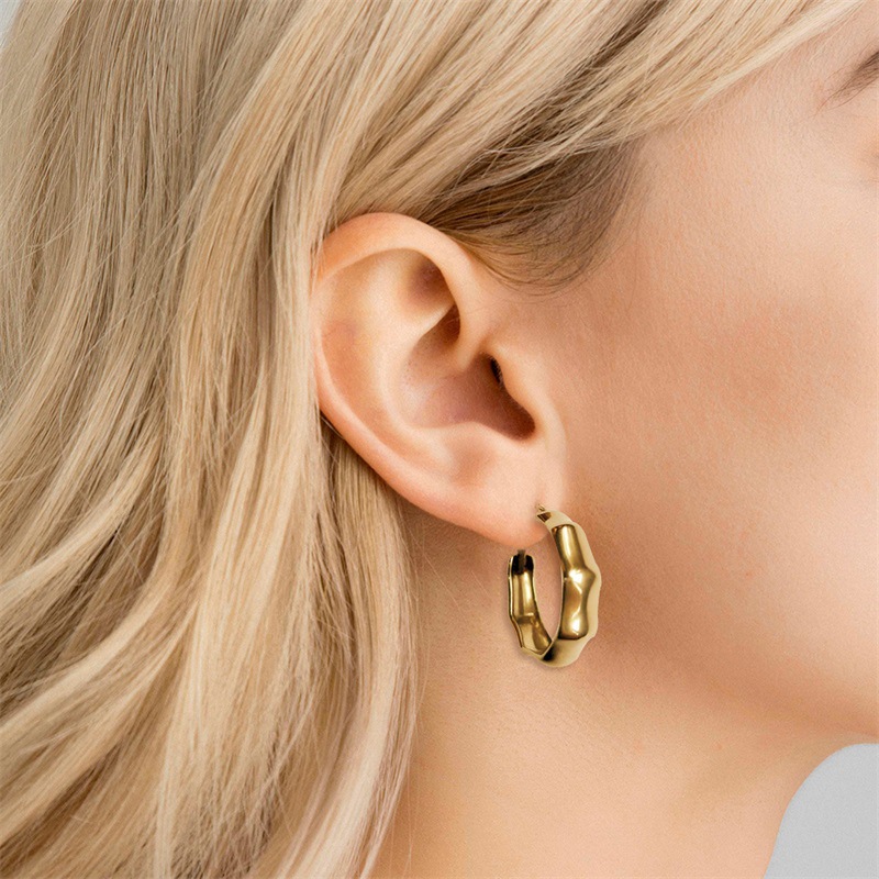 ファッションステンレススチールゴールドメッキイヤリング女性のための竹の形をした耳型クリエイティブパーソナリティイヤリングジュエリーアクセサリー