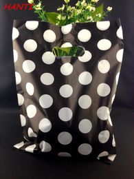 Groothandel-gratis verzending 100 stks 30x40cm witte ronde stippen zwart geschenk tas boodschappentassen plastic handtassen geschikt voor kleding verpakking