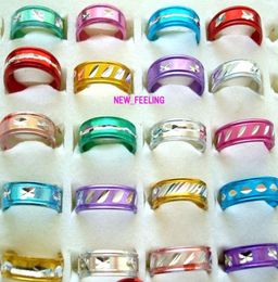 En gros de 100pcs / lot couleurs mixtes couleurs rondes plaquées colorées anneaux en aluminium Taille pour les anneaux de bijoux bas prix 7879446