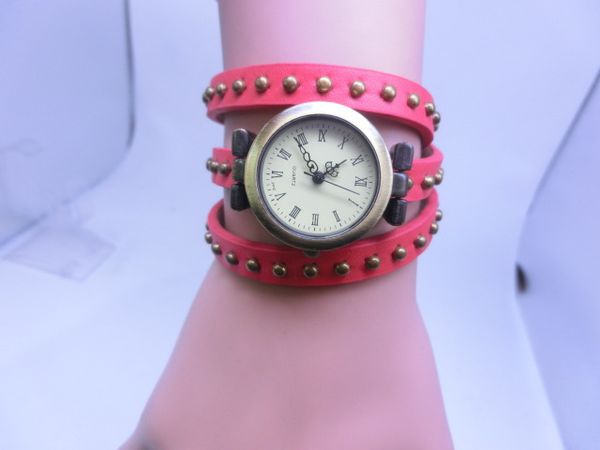 Comercio al por mayor 100 unids / lote Mezcla de 7 Colores de Cuero de Vaca de Calidad Excelente Relojes de Las Mujeres de Cuero Pulsera Romana Relojes LP002