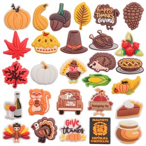 MOQ 20 pièces PVC citrouille pin feuille d'érable dinde tarte maïs écureuil joyeux Thanksgiving sandales boucle chaussures charmes garçons filles décorations pour bouton sabot sac à dos