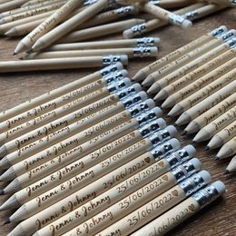 Crayons de bois de 10 cm de plus de 10 cm avec gomme, sauf les dates personnalisées et gravées des crayons de golf ronds, les faveurs de mariage au crayon