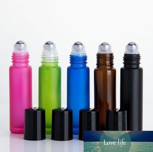 En gros 10 ml verre dépoli rouleau sur bouteille parfum rouleau bouteille d'huile essentielle avec boule en métal rose vert bleu noir ambre couleur SN1005