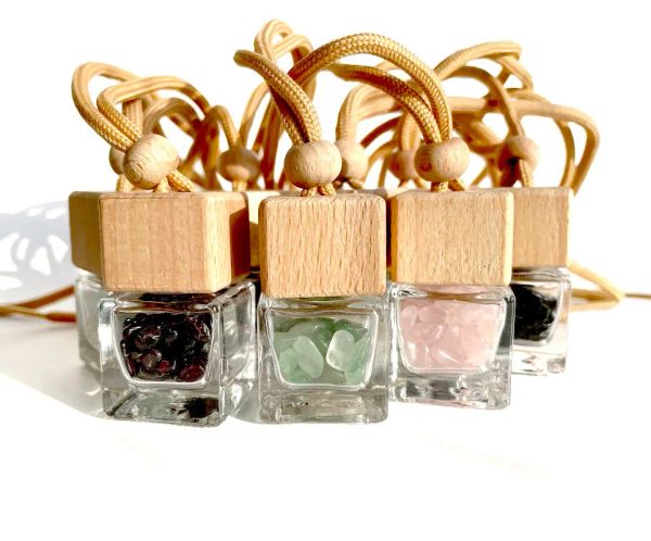 En gros 10 ml minuscule voiture de rédacteur d'air de voiture diffuseur clair de parfum en verre carré transparent avec une corde de suspension en bois Crystal d'énergie naturelle zz