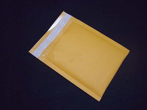 Gros-10pcs 130 * 130 + 40mm Petit sac à bulles Kraft Enveloppes rembourrées Mailers Expédition Mailling Mail Sacs