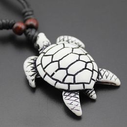 En gros 12 pièces Cool Imitation Yak os sculpture hawaïen surf tortues de mer pendentif bois perles cordon collier cadeau chanceux