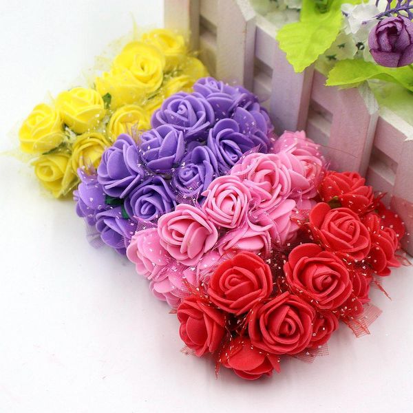 Venta al por mayor- 12 piezas mini ramo de mano de espuma de rosas corona de flores artificiales decoración de la boda suministros de artesanía de bricolaje rosas de toque real