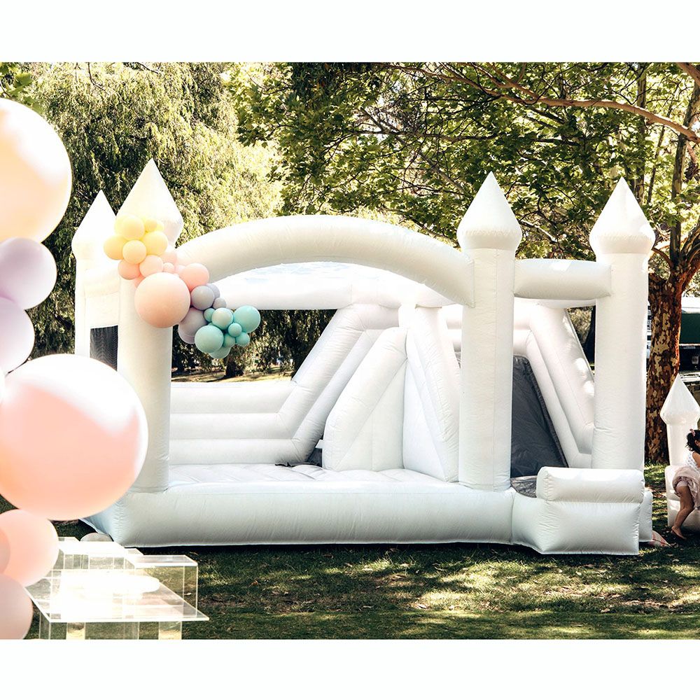 Groothandel 15ft Giant White PVC Jumper opblaasbaar bruiloft Bounce Castle met glijbodembed Bouncy Kastelen Bouncer House met ventilator voor de lol