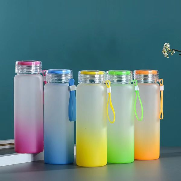 wholesale Vaso de vidrio de sublimación de 17 oz con tapa de asa en blanco Vasos esmerilados Botella de agua Vasos de impresión de colores degradados con tapa de bambú Tazas de café de bricolaje