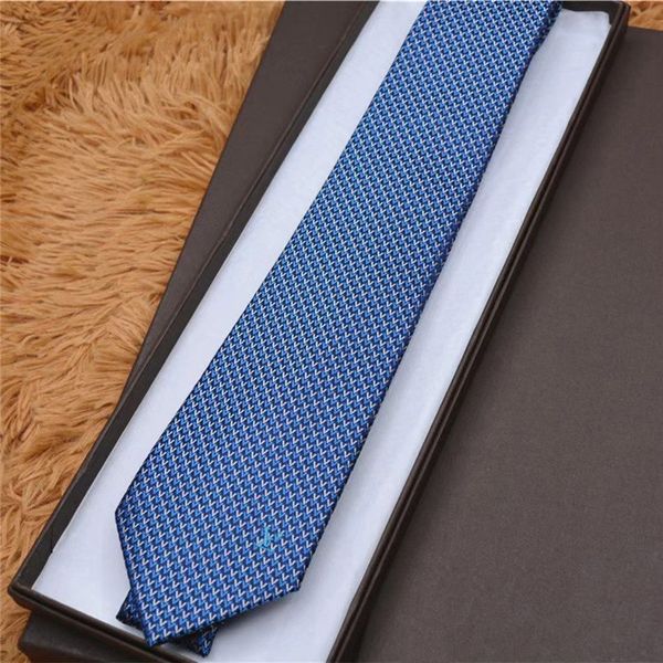 Venta al por mayor 18 estilo 100% corbata de seda corbata clásica marca hombres corbatas casuales caja de regalo embalaje