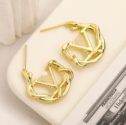 Venta al por mayor 18K chapado en oro Corazón Pendiente de plata Mujeres Rose Stud Lovers Bolsa de franela Pendientes de acero inoxidable de gama alta Piercing grueso Joyería Regalos Accesorios para mujer