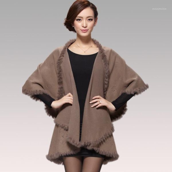 Chandails pour femmes en gros-2021 hiver automne femmes cardigan mode col de fourrure cachemire cape poncho femme manteau tricoté1