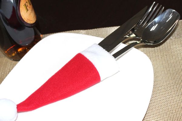 Venta al por mayor- 2017 Lindo Pequeño Sombrero de Navidad Cubiertos Vajilla Bolsas Comedor Restaurante Mesa Decoración Cuchillo Tenedor Bolsillos 8PCS