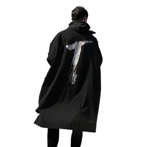 Groothandel- 2017 lente lange dunne voor mannen windjack trenchcoats printen hooded uitloper koord winddicht waterdicht zwart overjas