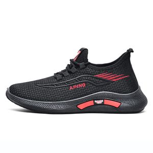 Venta al por mayor 2021 Top Fashion Running Shoes Hombres Mujeres Deporte Corredores al aire libre Black Red Tennis Flat Walking Jogging Sneakers EUR 39-44 WY15-808