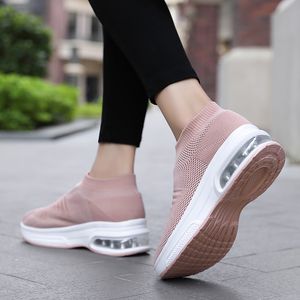 Groothandel 2021 Topkwaliteit Uit Mens Womens Sport Running Schoenen Mesh Ademend Soklopers Paars Roze Outdoor Sneakers EUR 36-45 WY32-A12