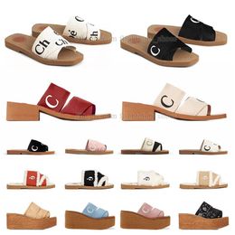 Célèbre ch sandals chan femme boisé mule plateurs pantoufles deigner femme glisses d'été noir blanc beige rose coach sandels lidies bureau plate-forme sandales sliders femmes