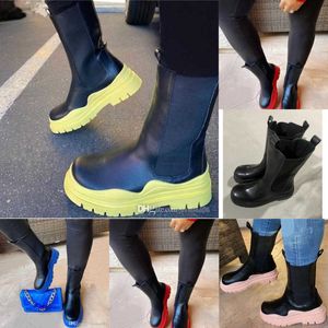 Groothandel 2022 Vrouwen Designer Medium laarzen Nieuwe dik opgeloste warme elastische schoenen Ronde hoofd Leisure PU -laarzen