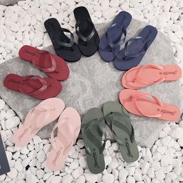 2023 Zomer Nieuwe eenvoudige slippers dames Koreaanse versie Herringband slipper platte bodem antislip clip voeten dragen sandaal strandschoenen