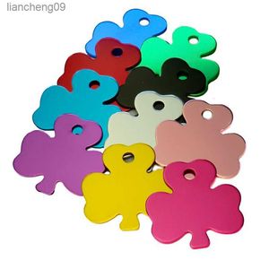 En gros 20 pcs Double Côtés Engeraved Nom Chien Tag Personnalisé Chien Chats ID Tags Décoration Lucky Clover Pet Tags ID Cumstom L230620