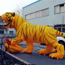 groothandel 26ft lengte gigantische cartoon mascotmodel fabrikant op maat gemaakte gigantische opblaasbare tijger voor advertentie