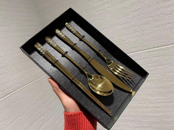 Vajilla de acero inoxidable al por mayor 306 Food Western Food/Steak Knife Spoon Chopsticks 4 piezas Juego de regalos