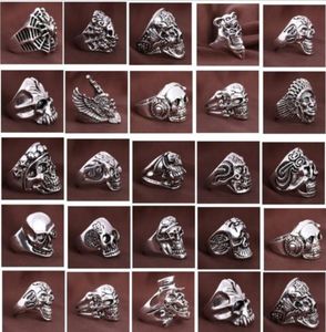 wholesale 30pcs / lot vintage sports hommes crâne gothique anneaux métal rock bijoux styles mixtes 18-22mm (couleur: argent)