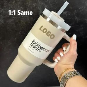 US Warehouse Cups 40oz Mok Tumblers met handvat Geïsoleerde deksels Stro Koffie Termos Cup klaar voor verzending Vacuüm geïsoleerde blauwe waterflessen 1:1 hetzelfde GG1129