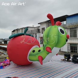 Groothandel 4 ml lachende opblaasbare rotte appels en grote wormen Caterpillar cartoonmodellen voor buitenactiviteiten voor decoratie