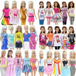 Vente en gros 5 pièces mode tenue quotidienne tenues décontractées gilet chemise jupe pantalon robe accessoires de maison de poupée vêtements pour poupée Barbie vêtements