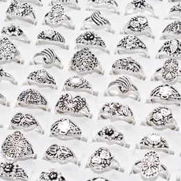 Venta al por mayor 50 unids / lote patrón de flores mixtas anillos vintage para mujeres antiguo plateado metal joyería de moda banquete de boda racimo anillo de dedo accesorios a granel