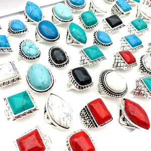 Groothandel 50 stks Ringen Voor Mannen Vrouwen Retro Steen Prong Vinger Mode-sieraden Accessoires Party Geschenken Met Een Display Box Zilver Kleur
