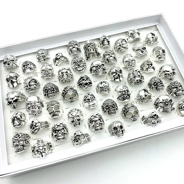 En gros 50 pcs Crâne Anneaux Squelette Gothique Punk Bijoux De Mode Pour Hommes Femmes Argent Plaqué Or Serpent Animaux Croix