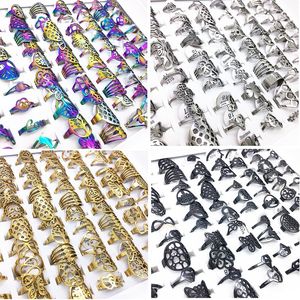 groothandel 50 stuks roestvrijstalen ringen Mix Styles zilver goud zwart multicolor Laser Cut Steel Finger ring voor mannen vrouwen drop shipping crown