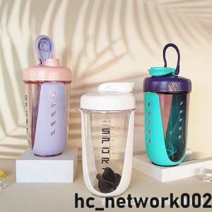 Venta al por mayor 590ML 5 colores Shake cups Fitness proteína en polvo taza para agitar taza de batido crudo para hombres y mujeres botella de licuadora portátil taza de agua deportiva A0089