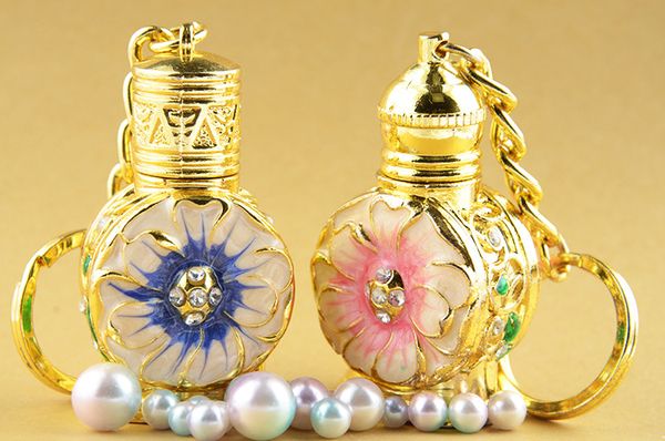 wholesale Flacon compte-gouttes d'huiles essentielles de style arabe de bouteille de parfum en métal vintage de 5 ml avec décoration de désherbage de porte-clés