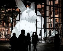 Groothandel 6mH (20ft) met blazer hoogwaardige gloed 's nachts geleid witte gigantische opblaasbaar konijntje paaskonijn voor festivaldecoratie